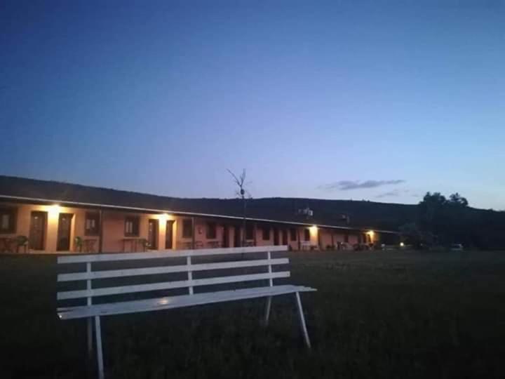 Hotel Rural Puerta De Monfrague Villarreal de San Carlos Luaran gambar